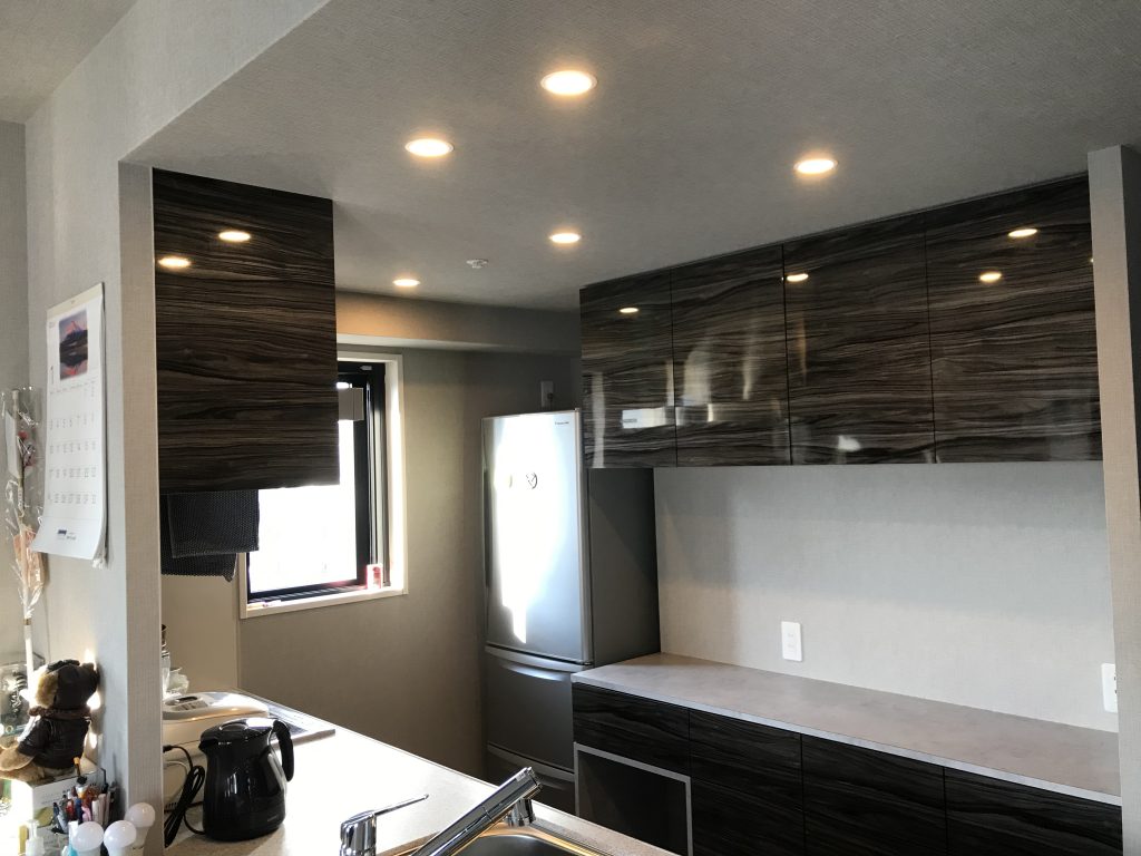 鏡面のカップボード 大阪府 大阪市 マンション Niva オーダー家具とリノベーションを大阪で