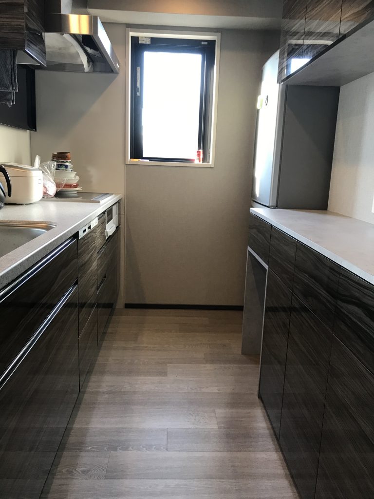 鏡面のカップボード 大阪府 大阪市 マンション Niva オーダー家具とリノベーションを大阪で