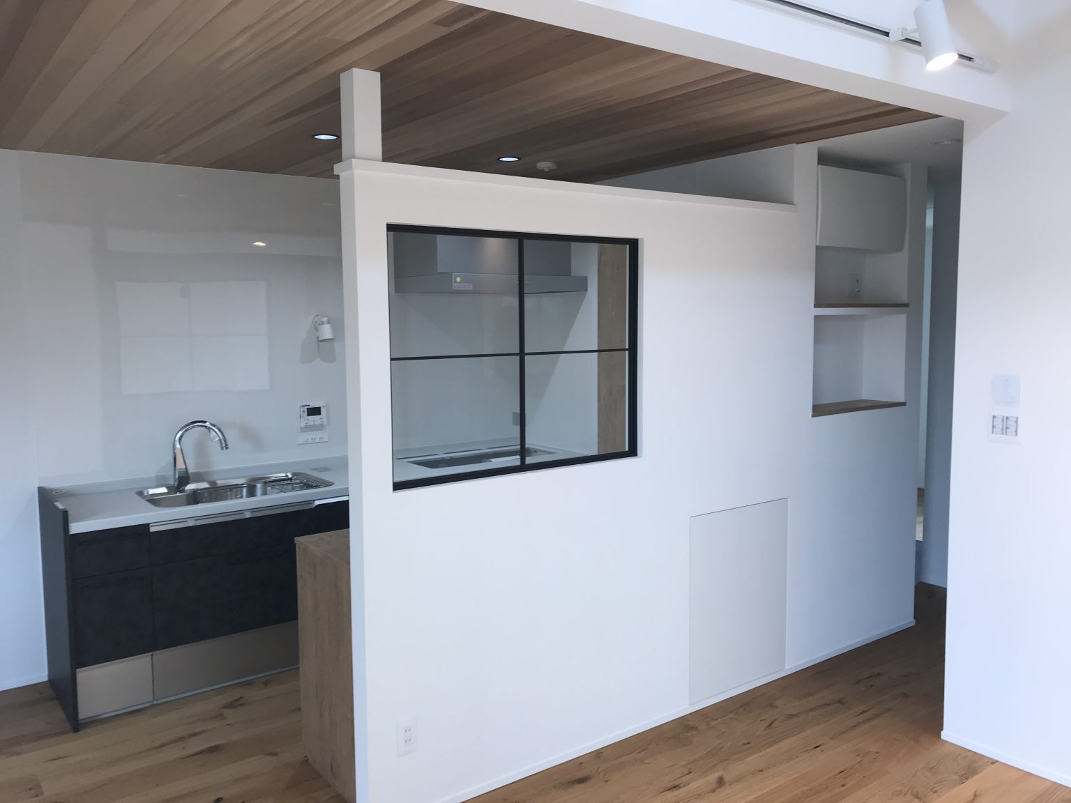 カップボード 間仕切壁 - NIVA オーダー家具とリノベーションを大阪で